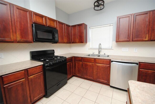 Building Photo - 8319 Greys Ln