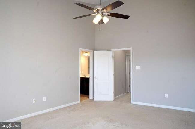 Building Photo - 2627 Osprey Way S