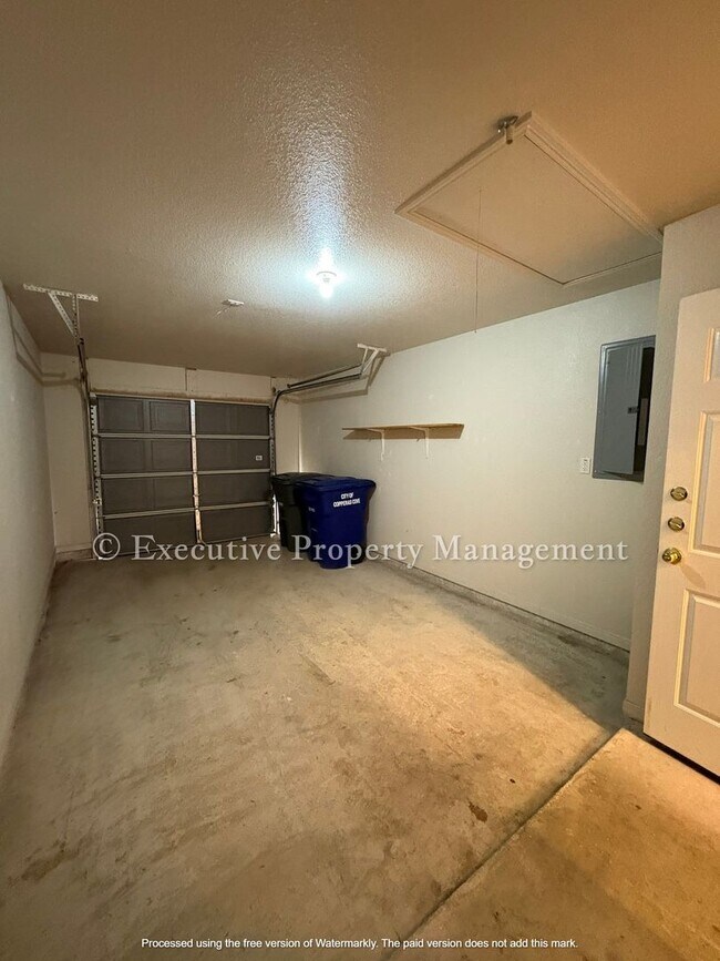 Building Photo - 331 Janelle Dr