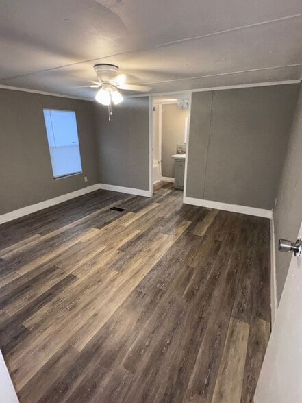 Building Photo - 15637 Sims Ln
