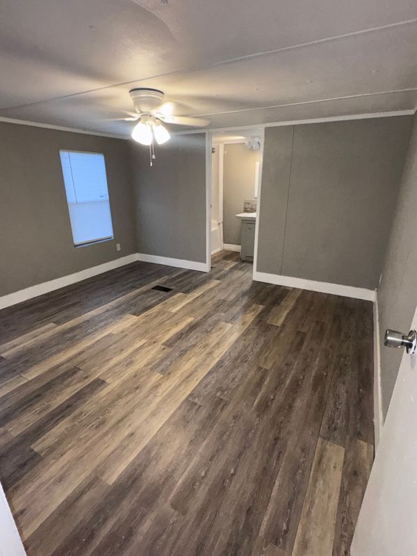 Building Photo - 15637 Sims Ln