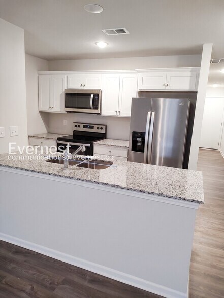Building Photo - 4030 Highland Ave