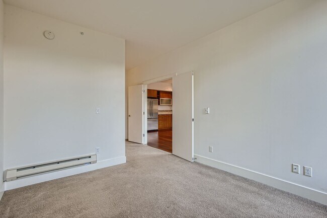 Building Photo - Gorgeous 2 Bed Unit @ The Gallery - Bellto...
