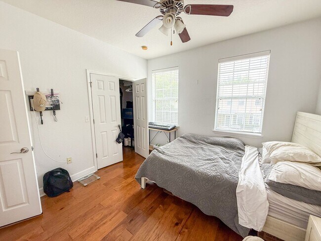 Building Photo - 2508 SW 35th Pl