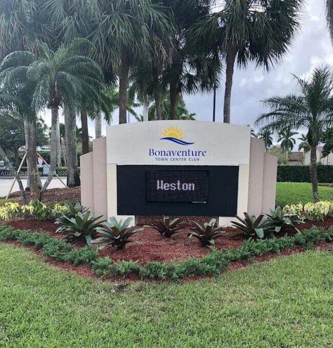 Building Photo - 302 Lakeview Dr