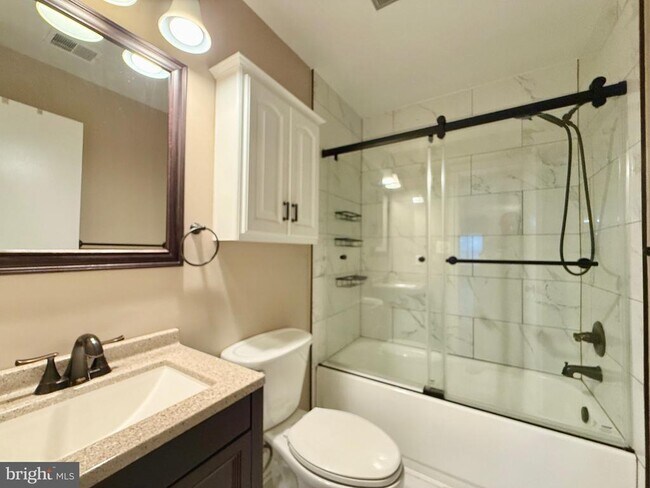 Building Photo - 13407 Shady Knoll Dr