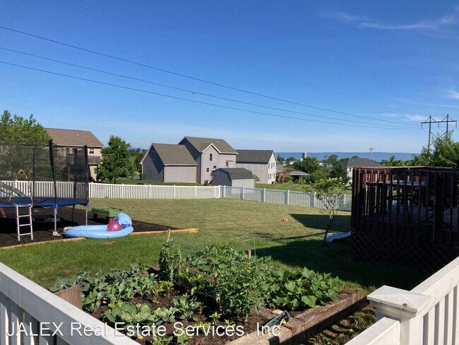 Building Photo - 3 br, 2.5 bath House - 17 Feather Drive