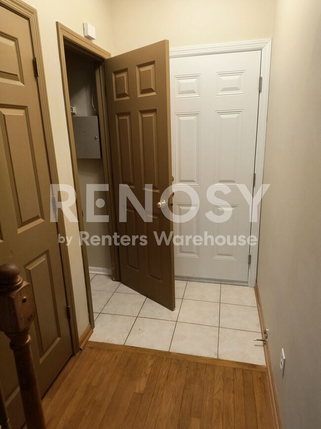 Building Photo - 4BD/3.5BA Townhome in Apple Valley Available Now!
