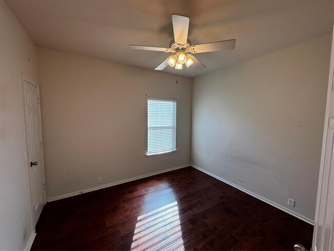 Building Photo - 136 Wild Plum Way