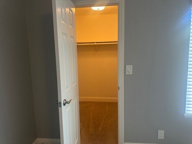 Building Photo - 55-2001