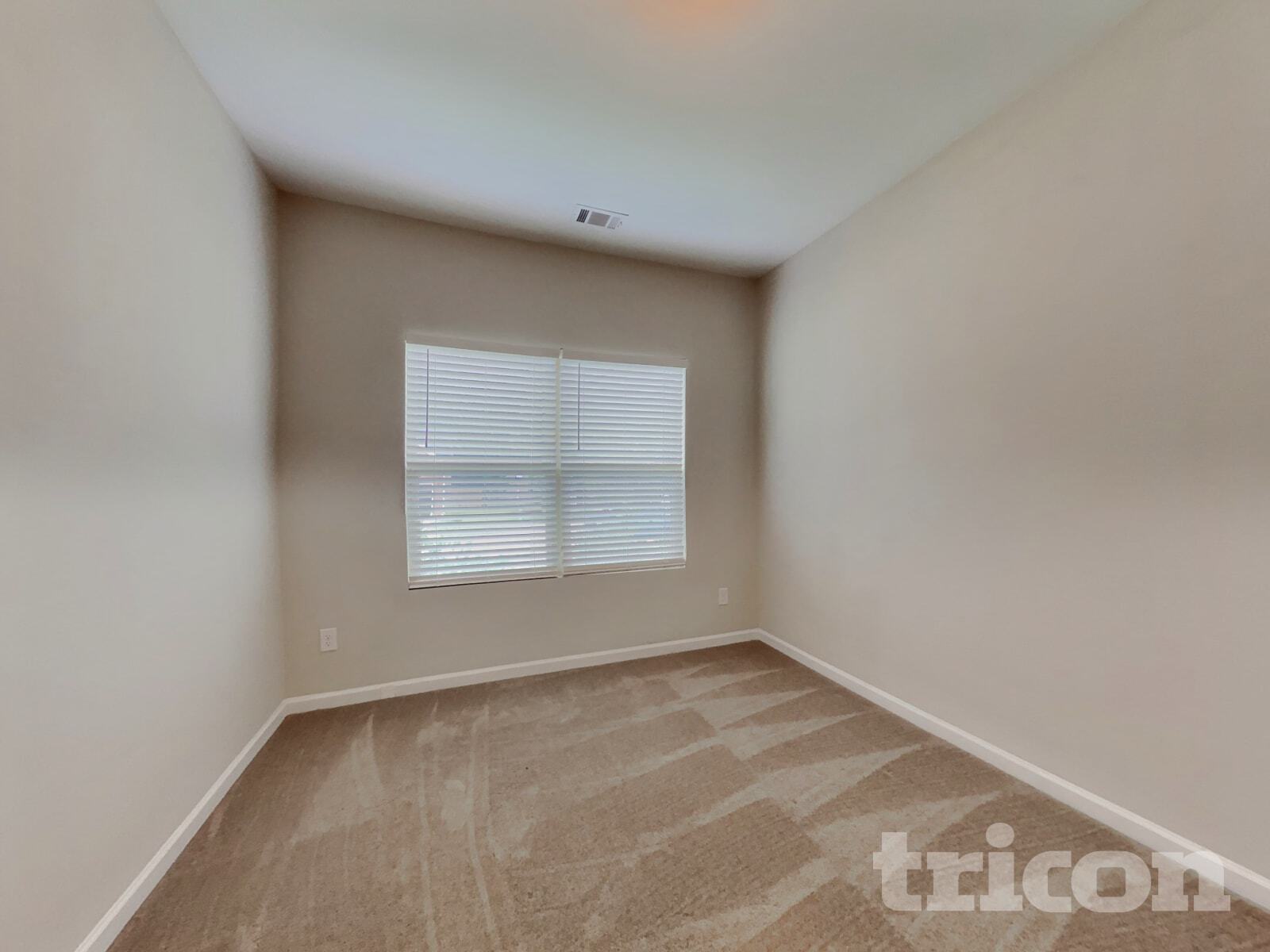 Building Photo - 1576 Queen Elizabeth Dr