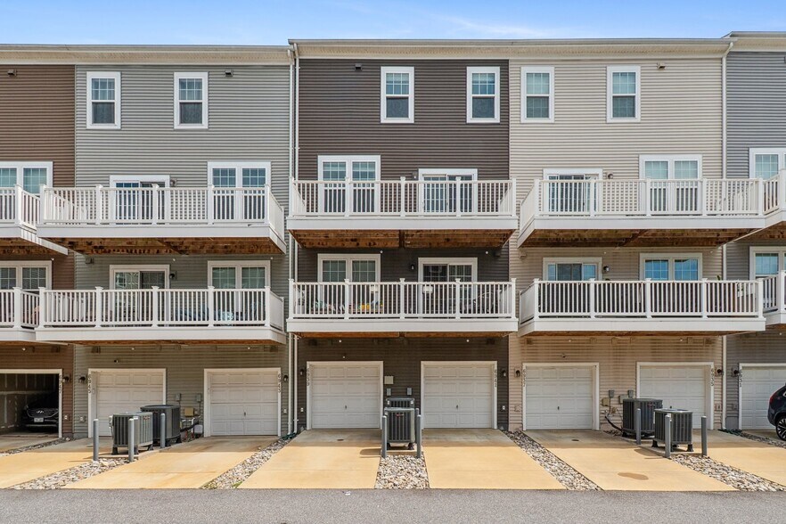 Building Photo - 6939 Stoddert Ln