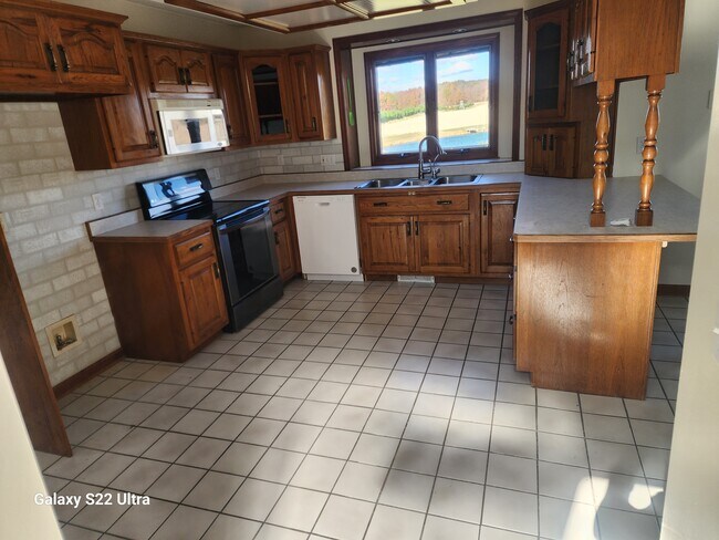 Building Photo - 22611 Campbell Rd