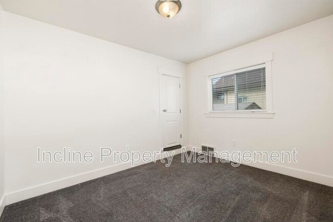 Building Photo - 792 500 N