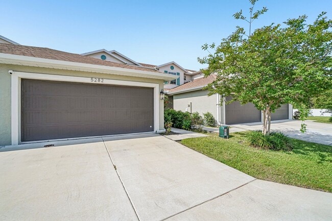 Building Photo - Heritage Oaks gated community 3/2.5/2 Townhome
