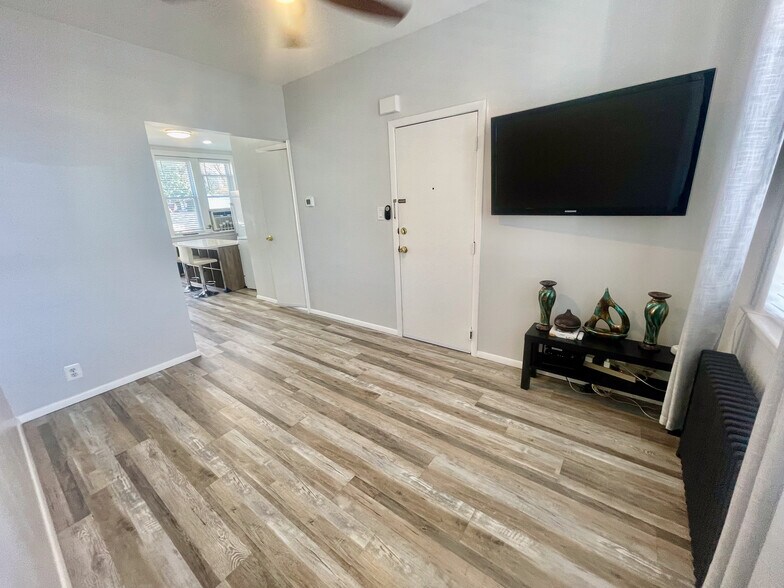 Building Photo - 80 Malcolm Ave