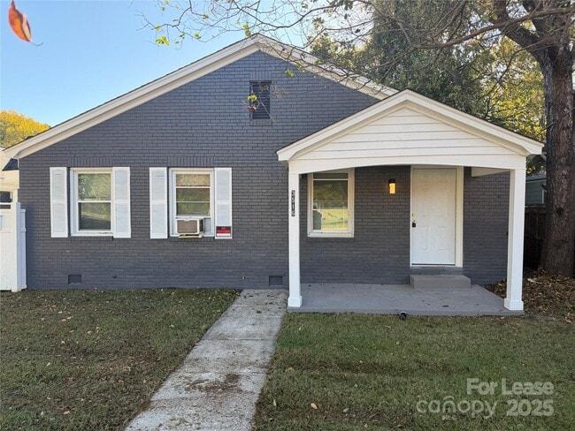 Primary Photo - 3516 The Plaza