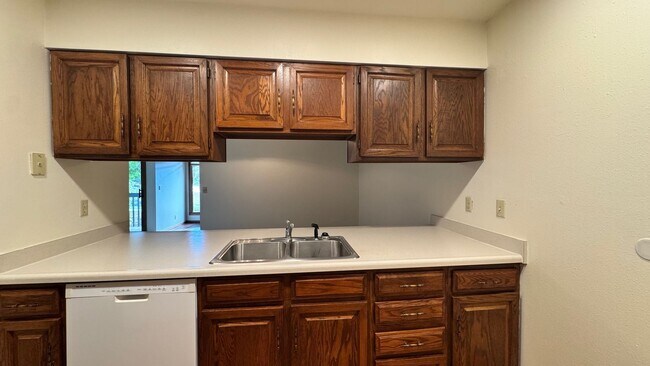 Building Photo - Doral Apartments