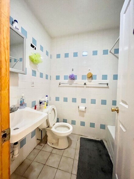 Building Photo - 129 Cedar St