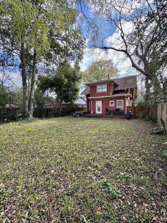 Building Photo - 2043 Dellwood Ave