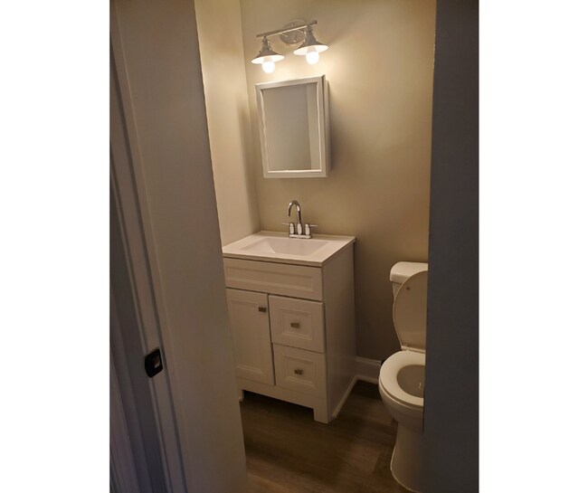 Building Photo - 17 W Talbott St