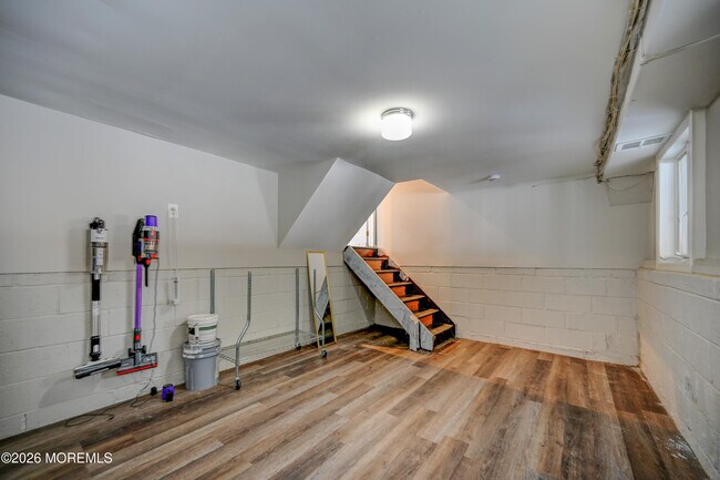 Building Photo - 17 Thomas Rd