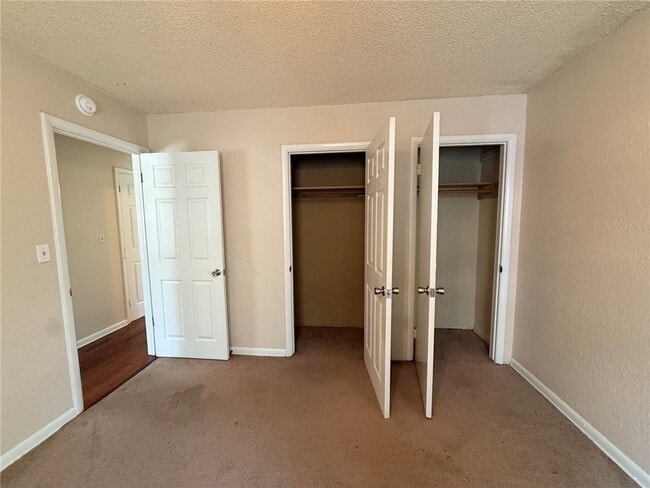 Building Photo - 2205 Dogwood Pl