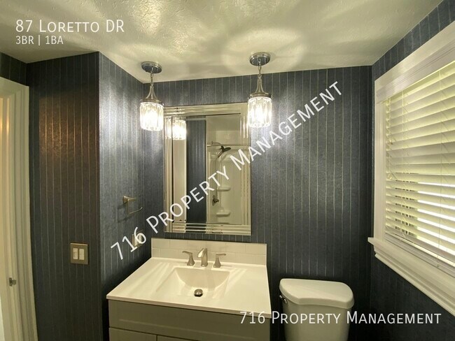 Building Photo - Newly Renovated Single Family Home! Move i...