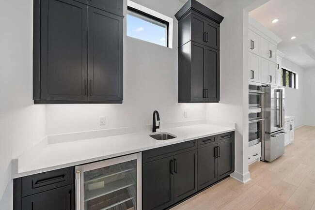 Building Photo - 13613 Le Christine Dr