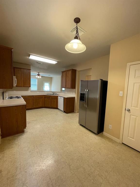 Building Photo - 2910 Meadowglen Cove