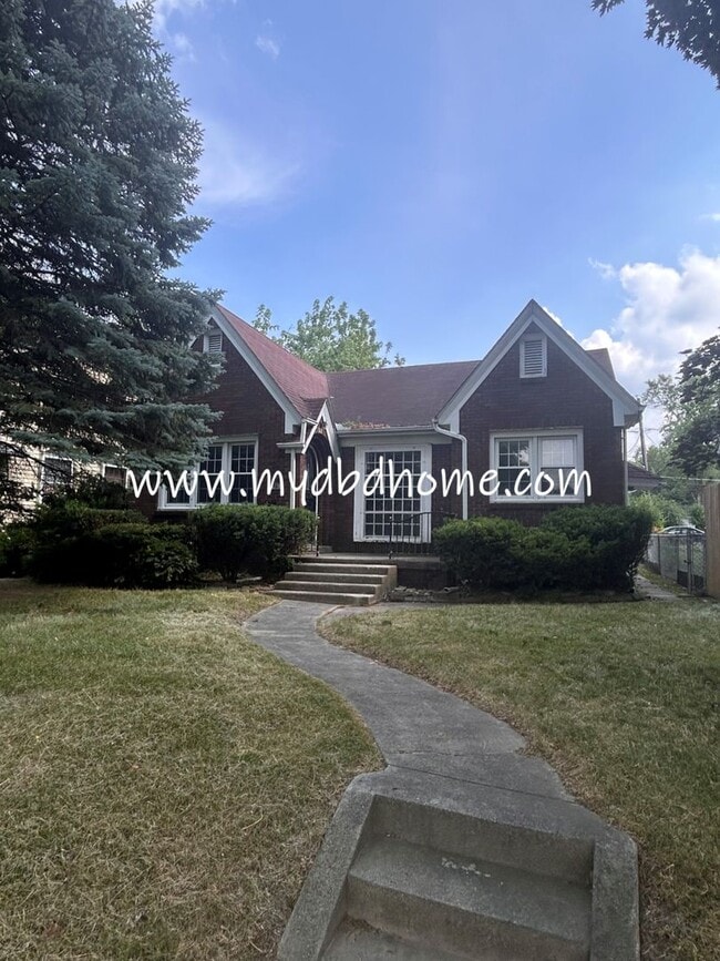 Primary Photo - 822 E Rudisill Blvd