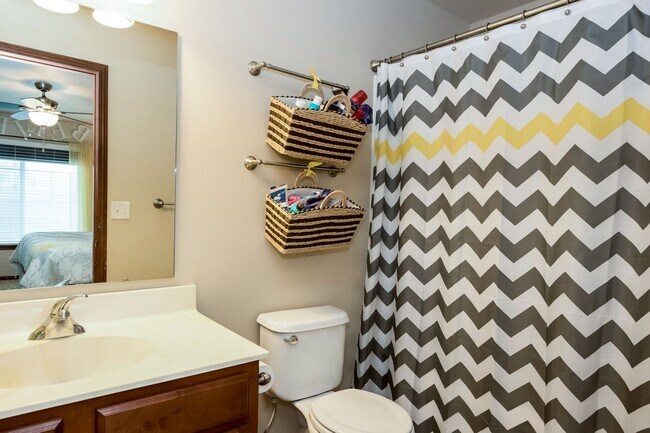 Building Photo - Luxury Iowa City townhouse close to UIHC and Kinnick