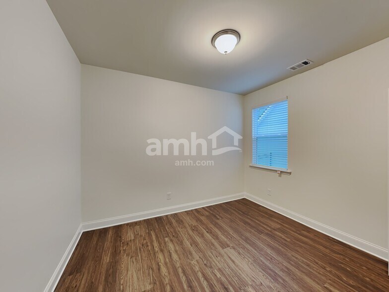 Building Photo - 7058 Creeksong Dr