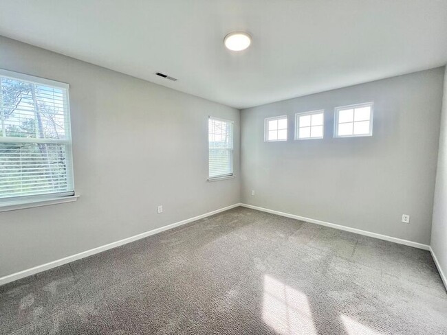 Building Photo - 1034 Manorhaven Dr