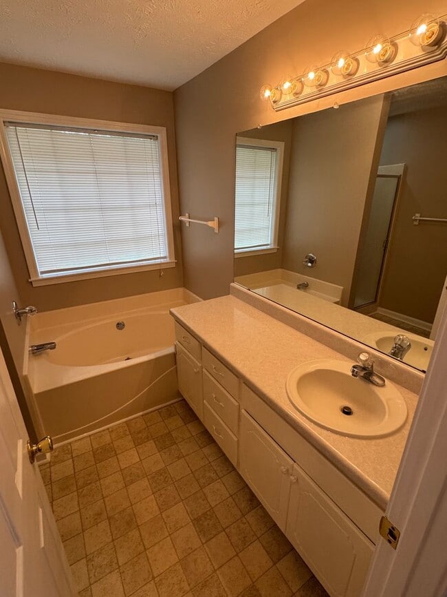 Building Photo - Wonderful 3 Bed 2 Bath Home in Covington w...
