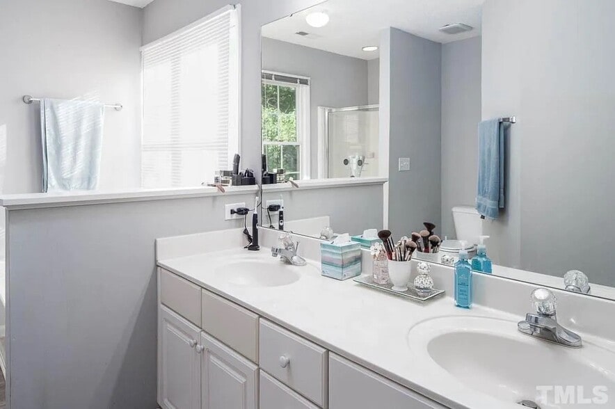 Building Photo - 303 Catlin Rd