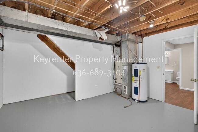 Building Photo - 357 Della Dr