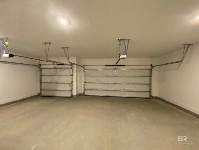 Building Photo - 510 Hardwood Ave