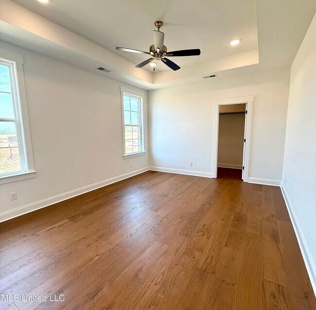 Building Photo - 607 Sunflower St