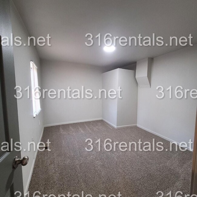Building Photo - $875 - 2 bed 1 bath - Single Family Home