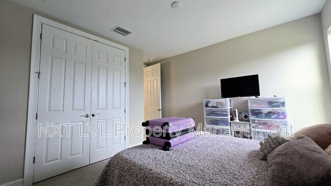 Building Photo - 804 Heather Lk Ave