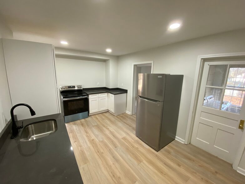 Building Photo - 49 Grove St