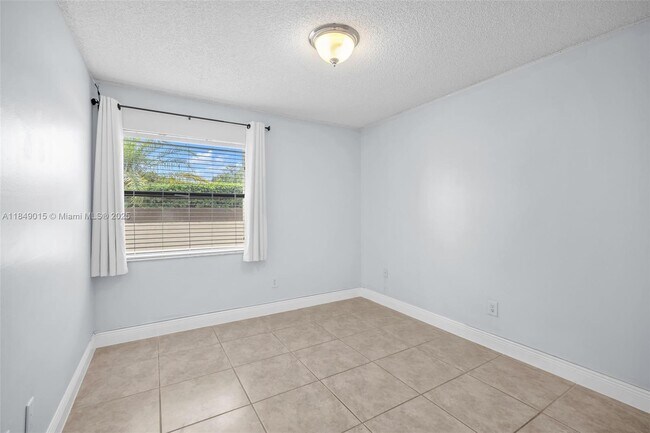 Building Photo - 6611 SW 127th Ct