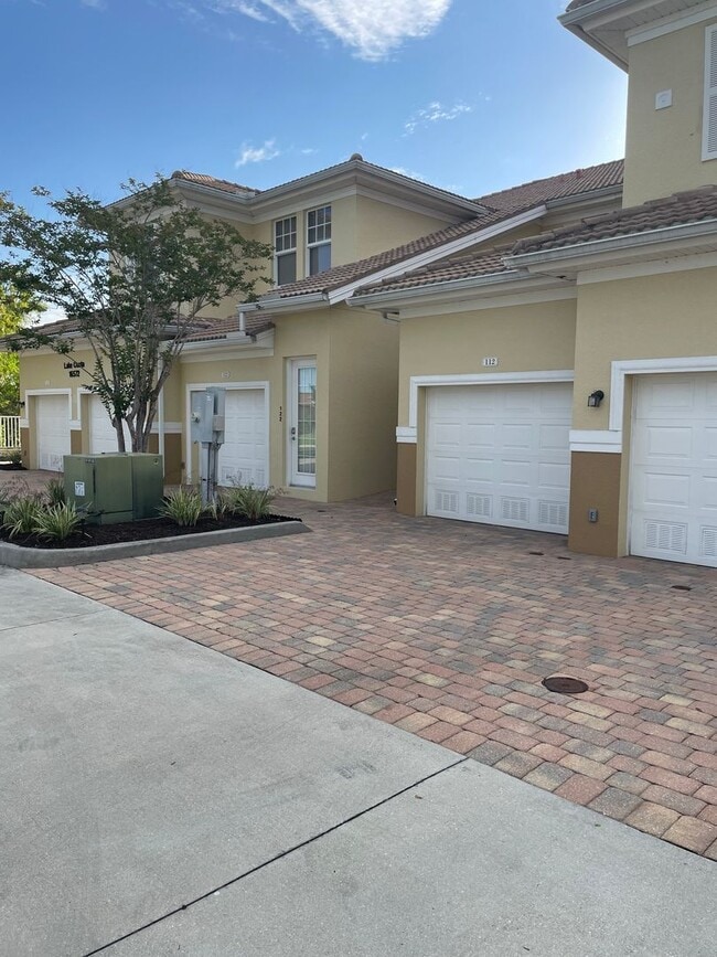 Building Photo - Furnished 3 Bedroom 2 Bath with Garage Punta Gorda Condo