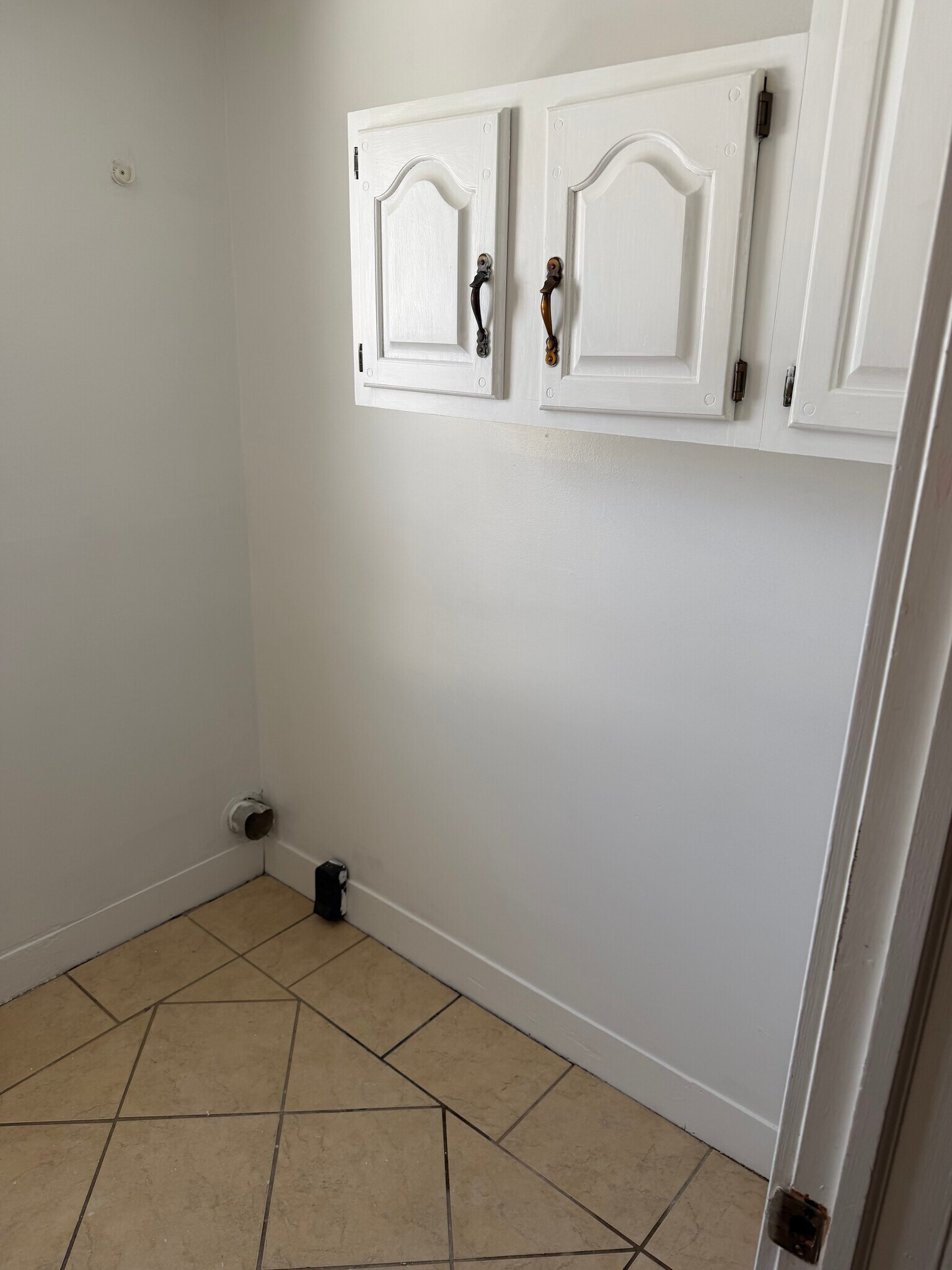 half bath laundry hookup - 71 Foster St