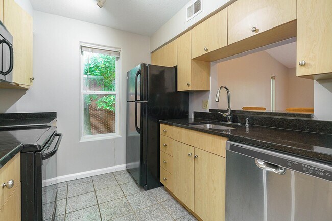 Building Photo - 945 Quay Ave