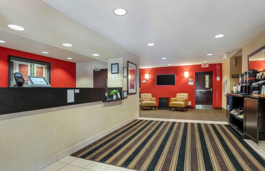 Building Photo - Furnished Studio-Richmond - Hilltop Mall
