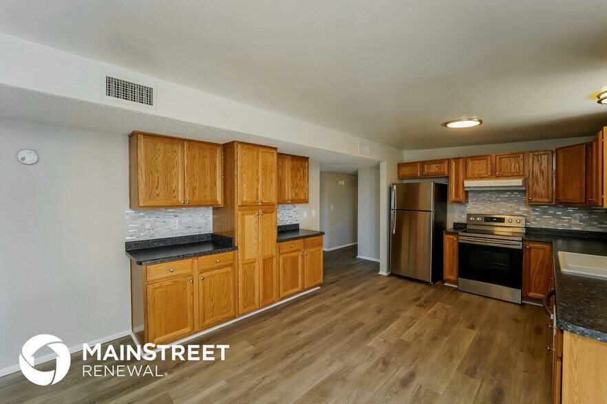 Building Photo - 9430 E Palm Tree Dr