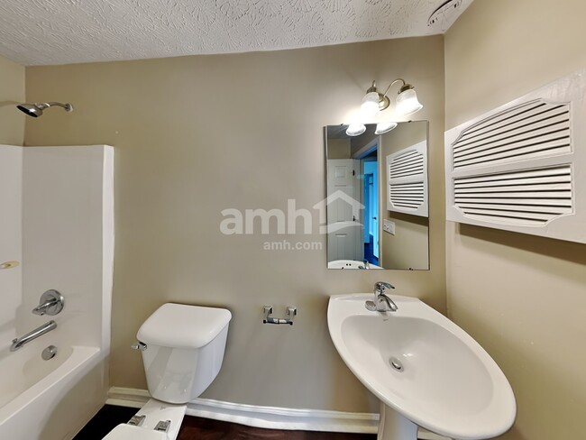 Building Photo - 8 Danielson Cir