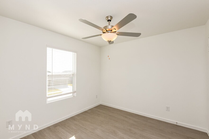 Building Photo - 2700 Mistwood Dr